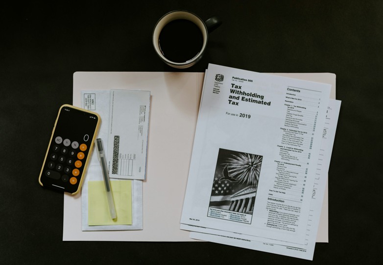 Comprendre l’Impôt Spécial sur Certains Produits (ISCP) – Champ d’application, fait générateur et base d’imposition